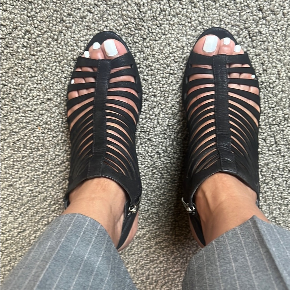 Vince Camuto Eliana Black Suede Strappy Women's Sandals. Size 11